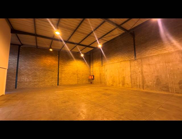 448M² WAREHOUSE TO LET IN LINBRO PARK